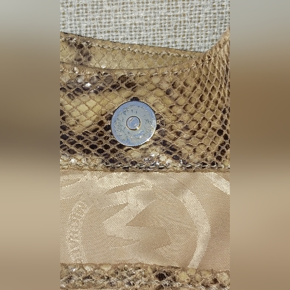 MK Shoulder Bag - Picture 11 of 12